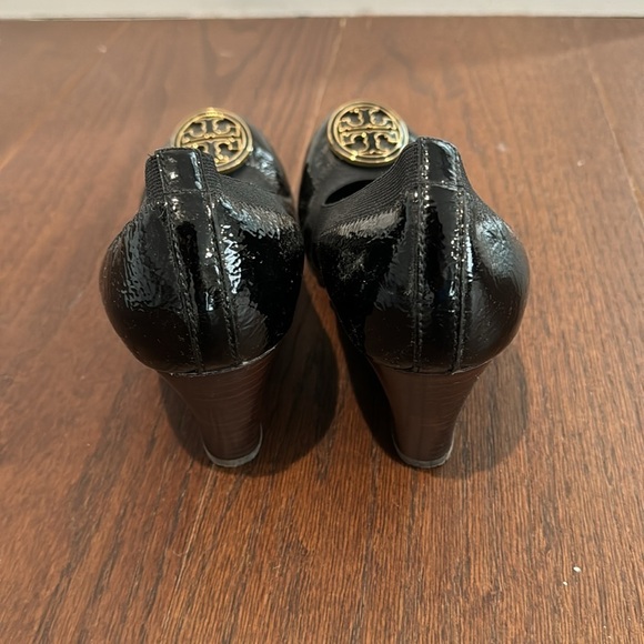 Tory Burch Women’s Black Patent Leather Caroline Wedges Size 7.5 - Picture 5 of 7